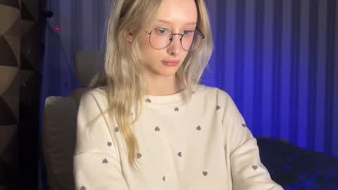 Snapshot of mayvi_cold chatting on 02/20/25, 09:09 mayvi_cold online show from 02/20/25, 09:09