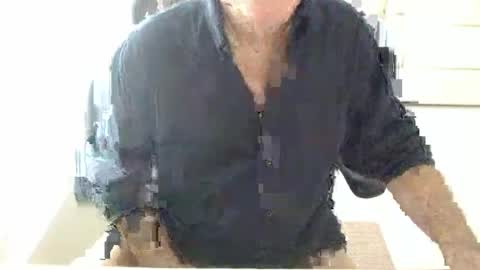 Snapshot of mbeastie chatting on 01/08/25, 04:00 Beastie online show from 01/08/25, 04:00