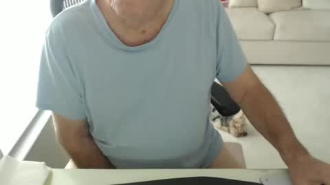 Snapshot of mbeastie chatting on 11/10/25, 02:38 Beastie online show from 11/10/25, 02:38