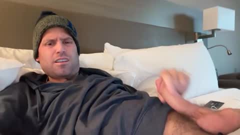 Snapshot of mbnc chatting on 11/25/25, 08:42 lol online show from 11/25/25, 08:42