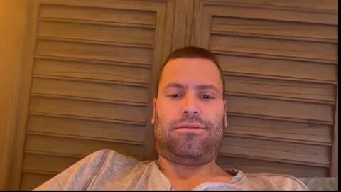 Snapshot of mbnc chatting on 11/29/25, 04:10 lol online show from 11/29/25, 04:10