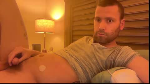 Snapshot of mbnc chatting on 12/01/25, 03:11 lol online show from 12/01/25, 03:11