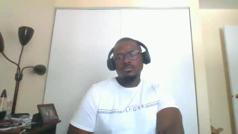 Snapshot of mbsupreme chatting on 06/18/26, 06:56 Mark online show from 06/18/26, 06:56