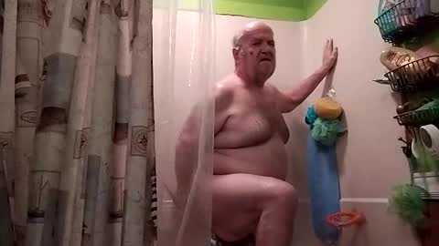 Snapshot of mcwire4 chatting on 01/01/25, 12:43 mcwire4 online show from 01/01/25, 12:43