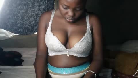 Snapshot of mdivah chatting on 02/16/25, 09:04 mdivah online show from 02/16/25, 09:04