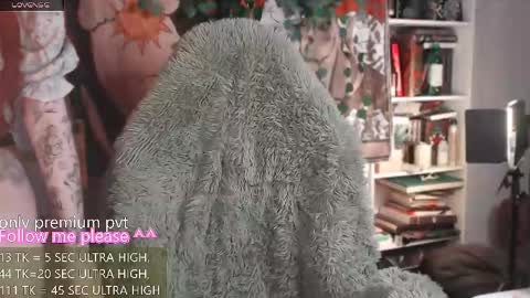 Snapshot of me_hanna chatting on 05/21/26, 02:40 Hanna online show from 05/21/26, 02:40