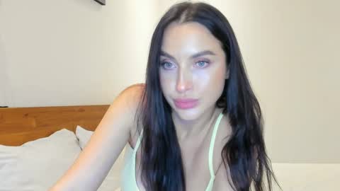 Snapshot of me_lina_ chatting on 02/10/25, 02:37 Alice online show from 02/10/25, 02:37