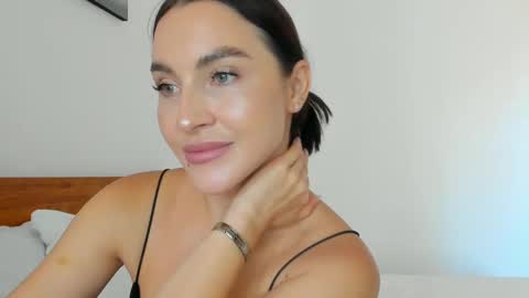 Snapshot of me_lina_ chatting on 03/02/25, 08:16 Alice online show from 03/02/25, 08:16