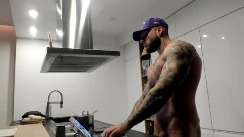 Snapshot of mealphamale chatting on 12/12/24, 02:55 Alpha Male online show from 12/12/24, 02:55