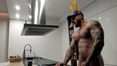 Snapshot of mealphamale chatting on 12/30/24, 03:46 Alpha Male online show from 12/30/24, 03:46