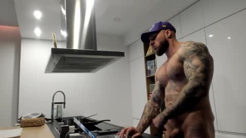 Snapshot of mealphamale chatting on 01/24/25, 01:57 Alpha Male online show from 01/24/25, 01:57