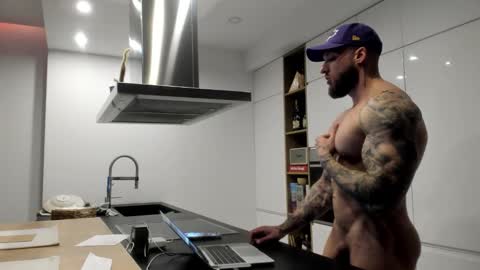 Snapshot of mealphamale chatting on 12/16/25, 06:57 Alpha Male online show from 12/16/25, 06:57