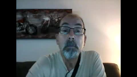 Snapshot of meathome3 chatting on 12/11/24, 01:17 me at home online show from 12/11/24, 01:17