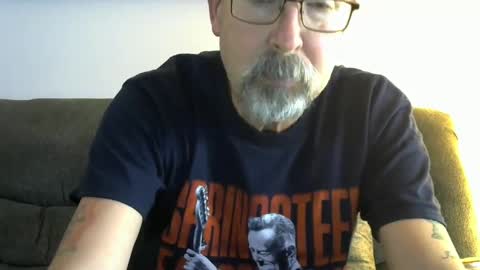 Snapshot of meathome3 chatting on 01/29/25, 01:49 me at home online show from 01/29/25, 01:49