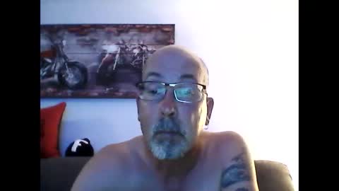 Snapshot of meathome3 chatting on 09/27/25, 01:54 me at home online show from 09/27/25, 01:54