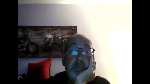 me at home online show from 11/12/25, 04:24