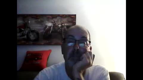 Snapshot of meathome3 chatting on 05/18/26, 04:07 me at home online show from 05/18/26, 04:07