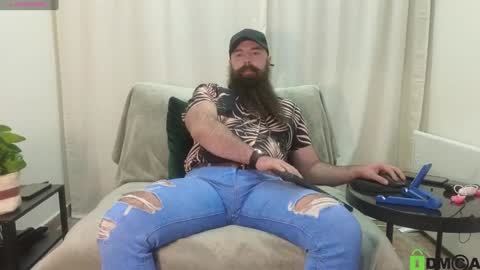 Snapshot of meaty_roll chatting on 12/14/24, 06:35 Meaty Roll online show from 12/14/24, 06:35