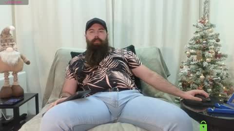 Snapshot of meaty_roll chatting on 12/15/24, 05:23 Meaty Roll online show from 12/15/24, 05:23