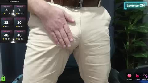 Snapshot of meaty_roll chatting on 10/25/25, 06:21 Meaty Roll online show from 10/25/25, 06:21