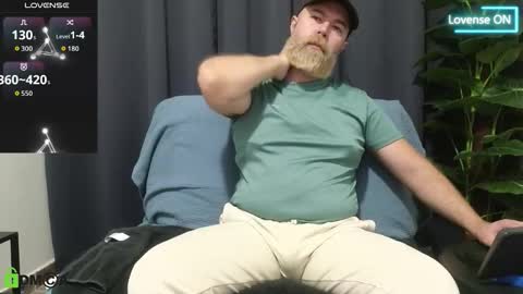 Snapshot of meaty_roll chatting on 10/27/25, 06:28 Meaty Roll online show from 10/27/25, 06:28