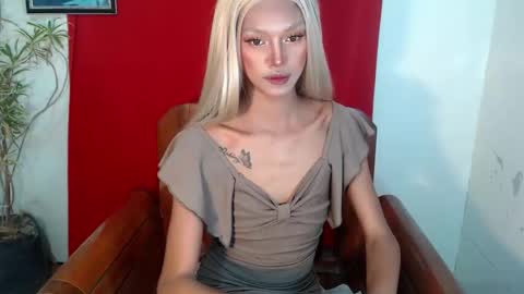 Snapshot of meaxox1 chatting on 01/13/26, 02:22 mea online show from 01/13/26, 02:22