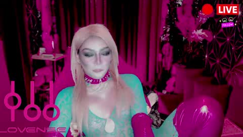 THE QUEEN ALPHA   Queen Medusa Prey online show from 04/14/26, 08:48