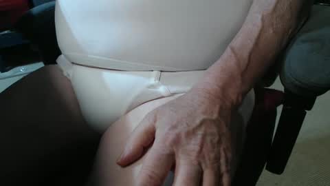 Snapshot of mee9090e900 chatting on 09/17/25, 07:59 mee9090e900 online show from 09/17/25, 07:59