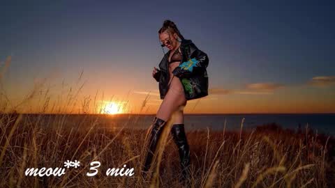 Snapshot of meeeeeow08 chatting on 09/19/25, 07:32 Sweet Meow nonude online show from 09/19/25, 07:32