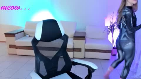 Snapshot of meeeeeow08 chatting on 10/09/25, 02:09 Sweet Meow nonude online show from 10/09/25, 02:09