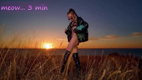 Snapshot of meeeeeow08 chatting on 10/27/25, 12:58 Sweet Meow nonude online show from 10/27/25, 12:58