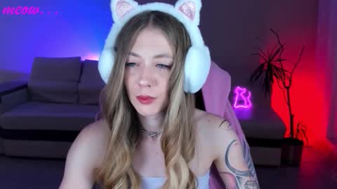 Snapshot of meeeeeow08 chatting on 11/21/25, 05:06 Sweet Meow nonude online show from 11/21/25, 05:06