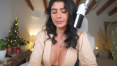 Snapshot of meegan1 chatting on 12/05/24, 04:44 Andrea online show from 12/05/24, 04:44