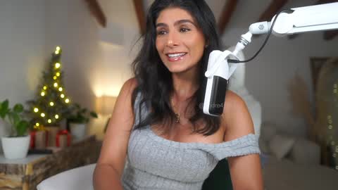 Snapshot of meegan1 chatting on 12/06/24, 08:18 Andrea online show from 12/06/24, 08:18