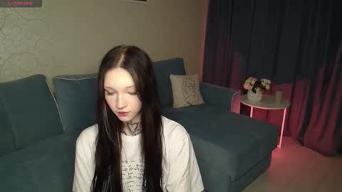 Snapshot of mefwhore chatting on 10/30/25, 03:13 mefwhOre online show from 10/30/25, 03:13