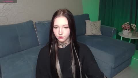 Snapshot of mefwhore chatting on 12/17/25, 03:18 mefwhOre online show from 12/17/25, 03:18