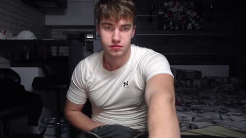 Snapshot of megamaxxxl chatting on 12/02/24, 09:17 Max online show from 12/02/24, 09:17