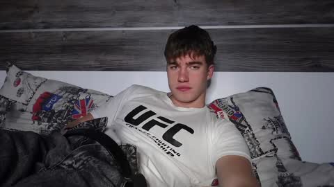 Snapshot of megamaxxxl chatting on 12/19/24, 10:56 Max online show from 12/19/24, 10:56