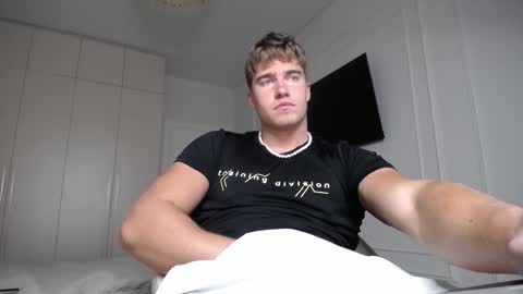 Snapshot of megamaxxxl chatting on 09/26/25, 04:00 Max online show from 09/26/25, 04:00