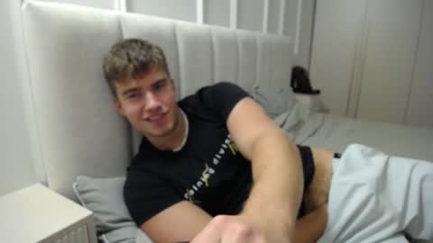 Snapshot of megamaxxxl chatting on 10/21/25, 09:26 Max online show from 10/21/25, 09:26