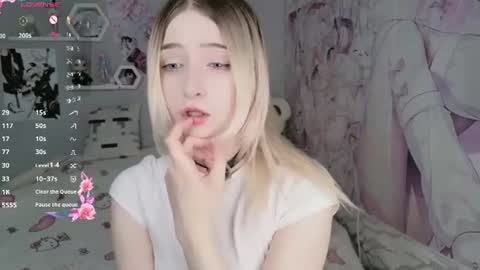 Snapshot of megan__ami chatting on 06/25/26, 01:15 Megan online show from 06/25/26, 01:15