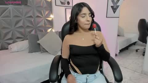 Snapshot of megan__monroe chatting on 04/28/26, 10:26 megan__monroe online show from 04/28/26, 10:26