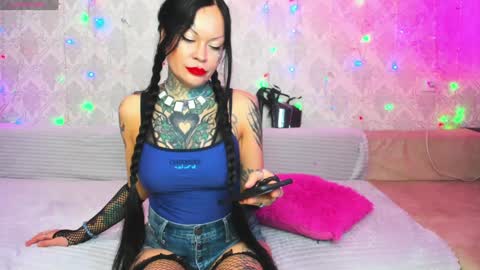 Helena Tuman online show from 01/31/25, 06:35