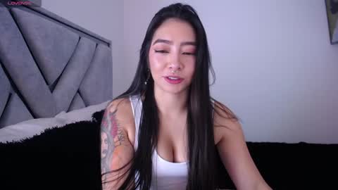 Snapshot of megan_bluee_ chatting on 09/17/25, 02:52 Megan Bluee online show from 09/17/25, 02:52