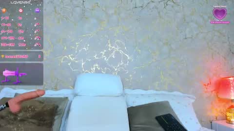 Snapshot of megan_clarck_ chatting on 04/18/26, 03:54 Puedes llamarme angy online show from 04/18/26, 03:54