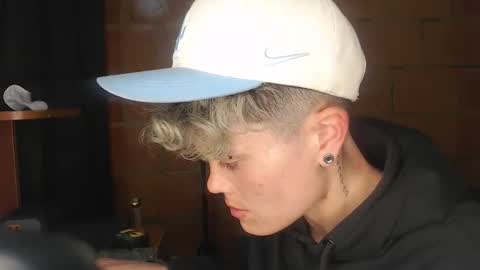 Megan and sophi online show from 04/12/26, 03:55