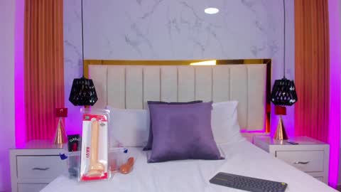 Carolina Paez online show from 02/05/25, 10:33