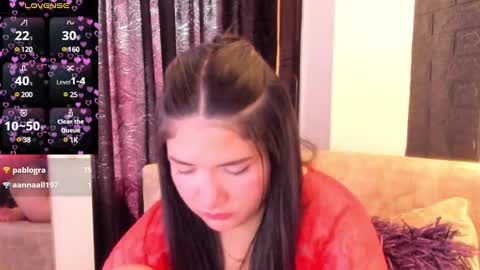 Snapshot of megan_devon chatting on 12/18/24, 03:00     online show from 12/18/24, 03:00