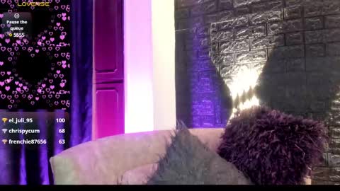 Snapshot of megan_devon chatting on 12/23/24, 05:54     online show from 12/23/24, 05:54