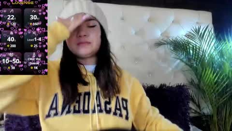 Snapshot of megan_devon chatting on 12/24/24, 11:28     online show from 12/24/24, 11:28